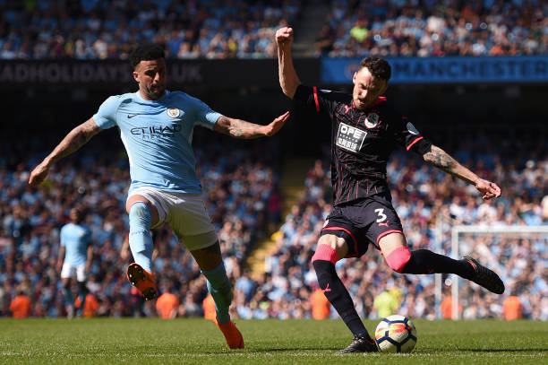 并探讨她的 并探讨她的