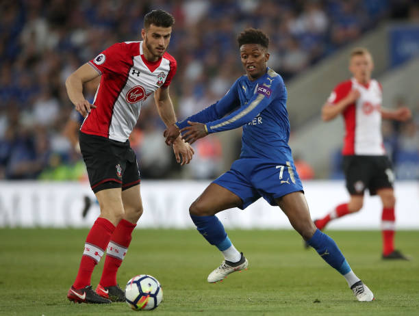 岌岌可危 岌岌可危